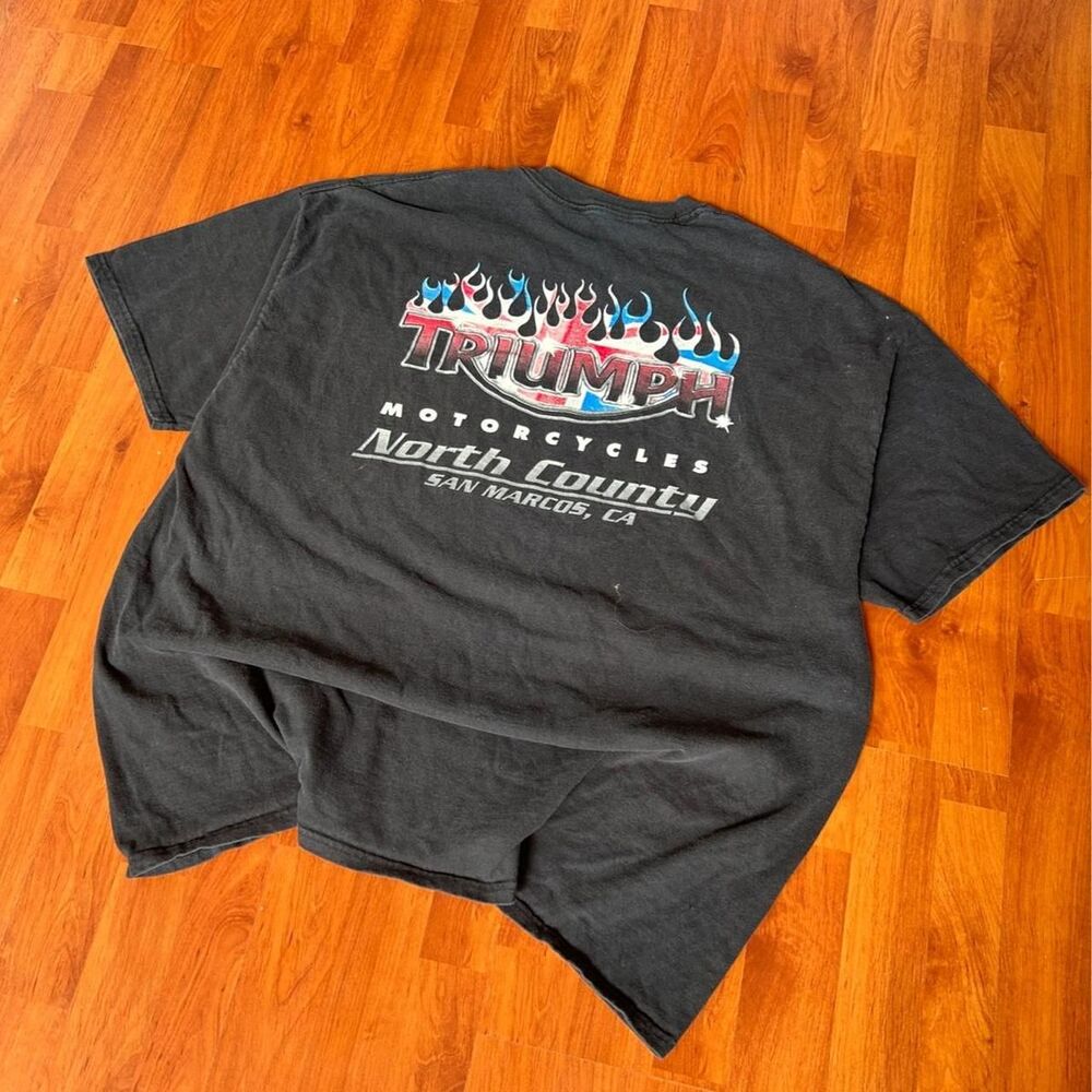 Triumph Motorcycles insane vtg 00s Y2K flame graphic tee shirt